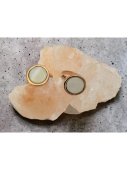 Verstellbarer hypoallergener Stahlring aus rosa Perlmutt