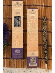 Lavendel und violetter Maya-Räucherstäbchen. Aromanza.