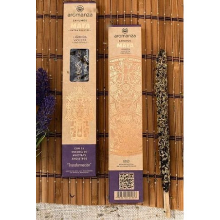 Lavendel und violetter Maya-Räucherstäbchen. Aromanza.