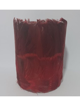 Burgunderfarbener Kerzenhalter mit Federn.