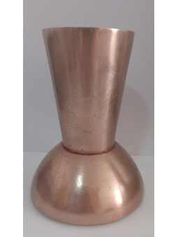 Kerzenständer aus Kupfermetall.