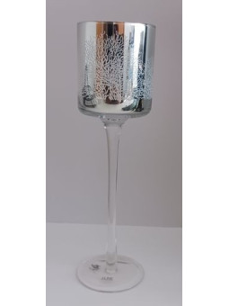 Silberner Kerzenhalter mit hoher Tasse.