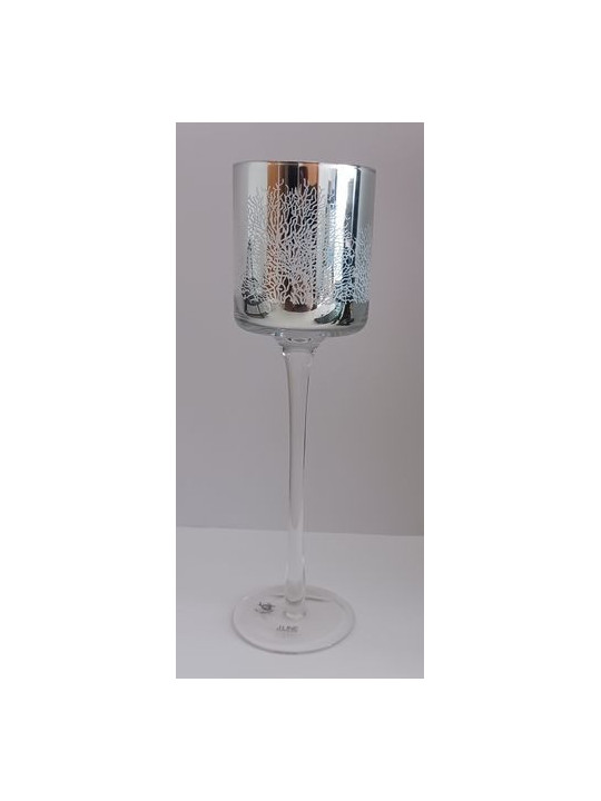 Silberner Kerzenhalter mit hoher Tasse.