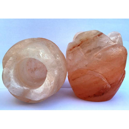 Natürlicher Himalaya-Salz-Kerzenständer. Form der Rose.