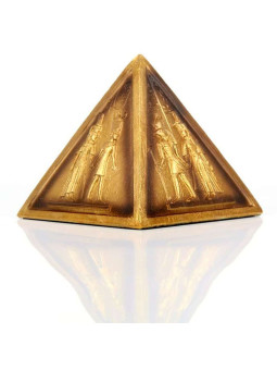 Mit Hieroglyphen verzierte Pyramide. 8x8x8 cm