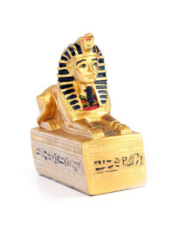 Goldene Sphinx auf hieroglyphischem Sockel