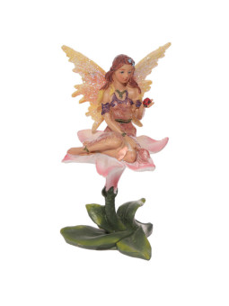 Fee auf Blume sitzend. 11 cm hoch x 11,5 cm breit.