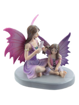 Fee Schwester Liebe.  Höhe 13,5 cm X 16,5 cm breit