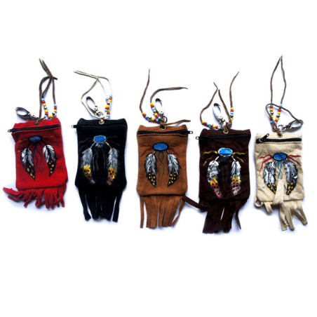 Hellbraune indische Wildlederhandtasche mit Anhänger