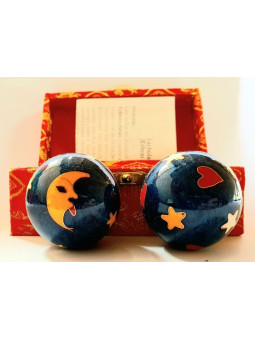 Blaue chinesische Kugel mit Mond, Sternen, Herzen, etc.