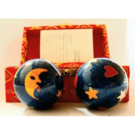 Blaue chinesische Kugel mit Mond, Sternen, Herzen, etc.