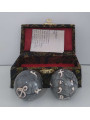 Grey Chinese Sphere Gesundheit Ball mit Symbolen.