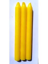 Gelb getauchte handgemachte Kerze