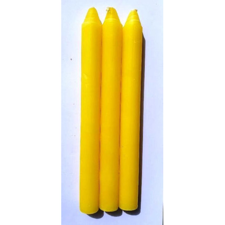 Gelb getauchte handgemachte Kerze