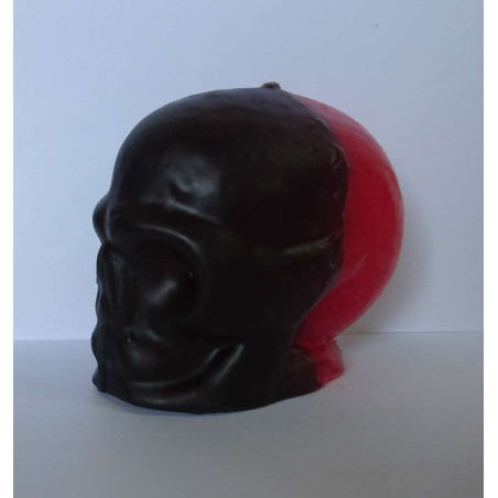 Rote Totenkopfkerze, schwarz. 11 x 9 Zentimeter