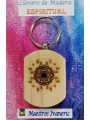 Schlüsselanhänger aus Holz mit spirituellem Symbol