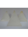 Kleine Pyramidenkerze, weiß, 6cm Basis x 7cm Höhe, Stumpenöffner