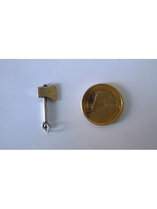 Axt-Amulettt lockt Kunden an