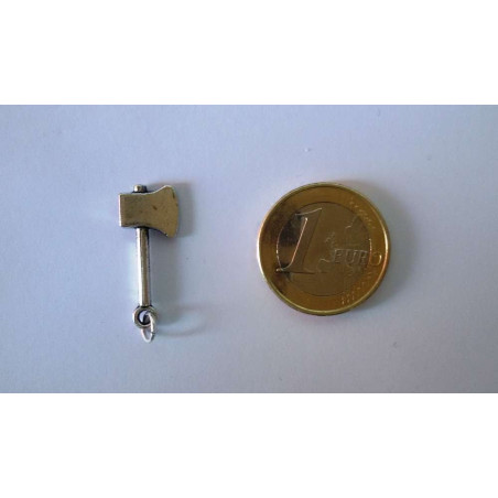 Axt-Amulettt lockt Kunden an