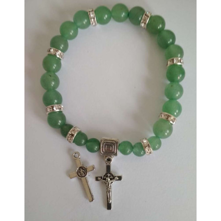 Mineralienarmband aus grünem Quarz mit Kreuz des Heiligen Benedikt