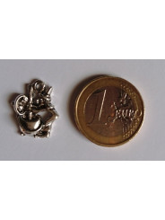 Amulettt-Hexe mit Kessel