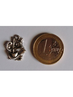 Amulettt-Hexe mit Kessel