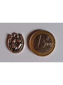 Hufeisen-Amulettt mit Kleeblatt