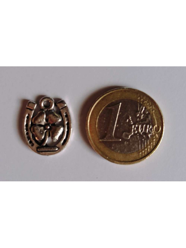 Hufeisen-Amulettt mit Kleeblatt