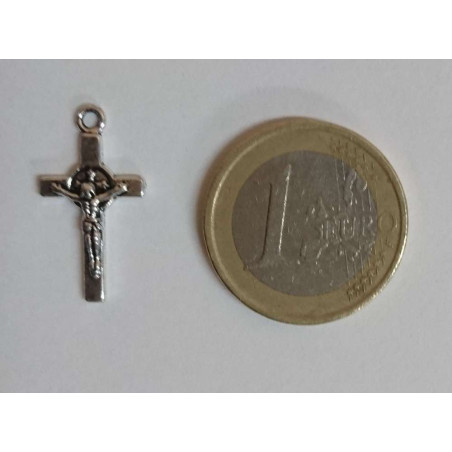 Amulettt mit dem Kreuz des Heiligen Benedikt