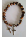 Tigerauge-Mineralienarmband mit Kreuz des Heiligen Benedikt