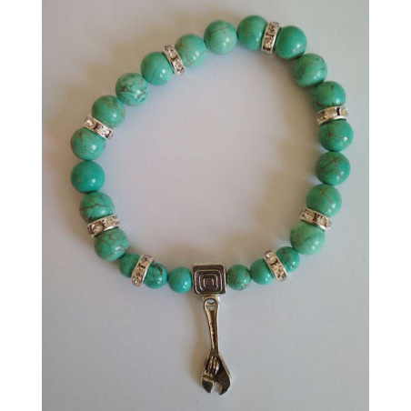 Türkis-Mineral-Armband mit Schlüssel zur Arbeit.