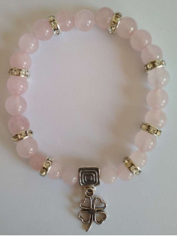 Rosenquarz-Mineralienarmband mit Kleeblatt der Glücksliebe