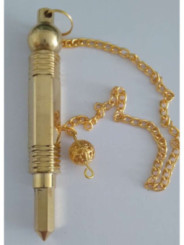 7cm. Bronzestabpendel mit Kette und Wertmarke