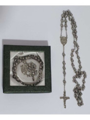 Silberner Rosenkranz aus Edelstahl.