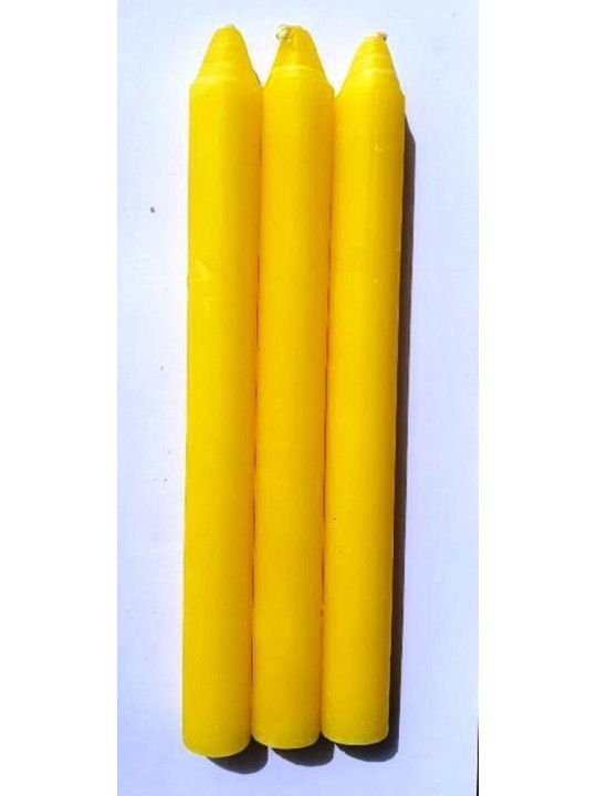 Gelb getauchte handgemachte Kerze