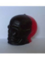 Rote Totenkopfkerze, schwarz. 11 x 9 Zentimeter